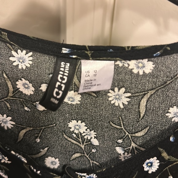 H&M dress - Picture 3 of 3